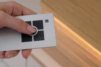 V/lacera living von Voglauer - Wohnwand in Lack taupe und geölte Wildeiche