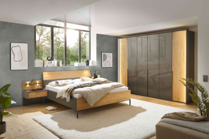 Bardolino von Wiemann - Schlafzimmer Glas havanna - Riffholz massiv