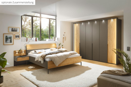 Bardolino von Wiemann - Schlafzimmer Glas havanna - Riffholz massiv