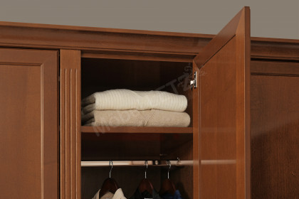 Maisonette von Wehrsdorfer - Garderobenschrank in Cognac Antik