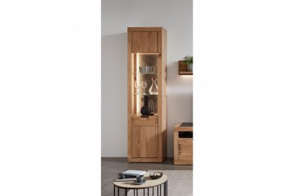 Esberg von IDEAL Möbel - Vitrine in Eiche mit Schieferrückwand