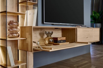 Vala von Hartmann - Wohnwand V22 aus massiver Kerneiche natur/ Parsolglas