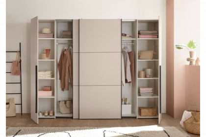 Maturs von POL Power - Kleiderschrank kaschmir mit viel Innenzubehör