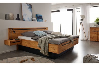 Incasa Onema von Decker - Massivholzbett mit breitem Kopfteil Wildeiche geölt