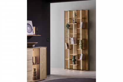 Vala von Hartmann - Wandregal aus massiver Kerneiche/ geschroppt