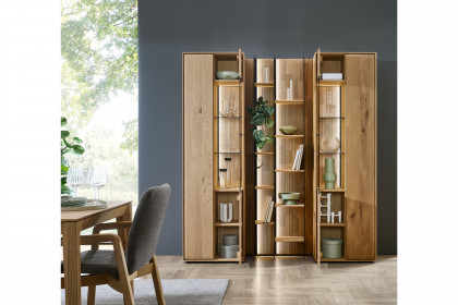 Vala von Hartmann - Wohnwand aus massiver Kerneiche natur