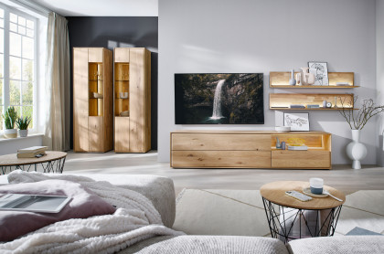 Vala von Hartmann - Wohnwand V24 aus massiver Kerneiche