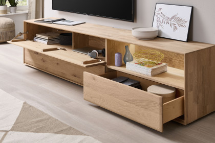 Vala von Hartmann - Wohnwand V24 aus massiver Kerneiche natur