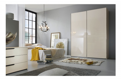 Scale-Slide-Line von Rauch Black - Schwebetürenschrank Glas champagner