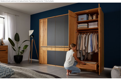 Incasa Onema von Decker - Schrank Glas anthrazit - Wildeiche mit Griffausfräsungen