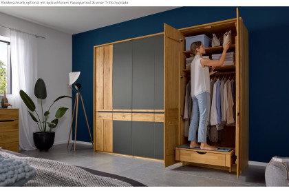 Incasa Onema von Decker - Schrank Glas anthrazit - Wildeiche mit Griffausfräsungen