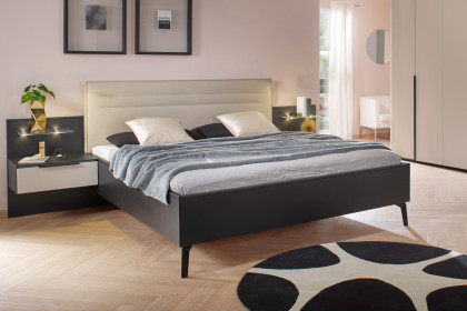 Scale-Sleep von Rauch Black - Bett schwarz mit Polsterkopfteil champagner