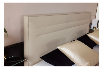 Scale-Sleep von Rauch Black - Bett schwarz mit Polsterkopfteil champagner