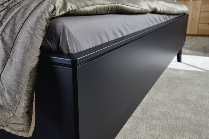 Scale-Sleep von Rauch Black - Bett schwarz mit Polsterkopfteil champagner
