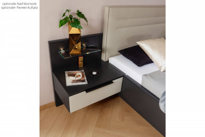 Scale-Sleep von Rauch Black - Bett schwarz mit Polsterkopfteil champagner