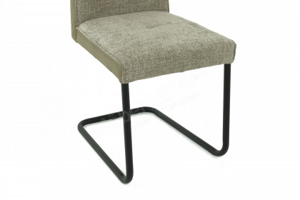 Game Plus von K+W Polstermöbel - Eckbank mit Stühlen und einem Esstisch