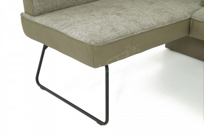 Game Plus von K+W Polstermöbel - Eckbank mit Stühlen und einem Esstisch