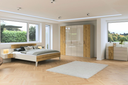 Kona-F von Rauch Black - Schlafzimmer champagner - Asteiche massiv