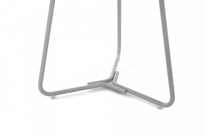 Tripod von Pode - Beistelltisch in Pale aqua