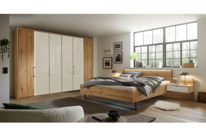 Cremona von Wiemann - Schlafzimmer Glas champagner - Kernholz furniert