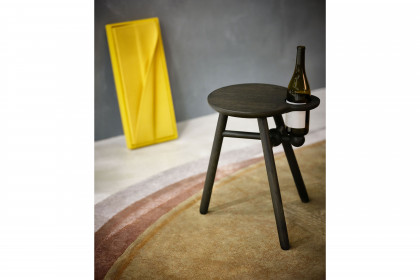 Bottle Stool von Pode - Beistelltisch aus Eiche in Night gebeizt