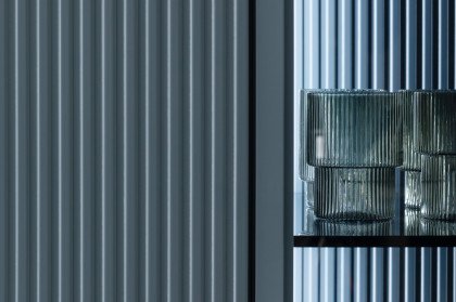 Amaya von SCHÖNER WOHNEN - Highboard in Taubenblau und Rillenstruktur
