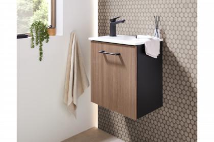 Serie 6910 von Pelipal - Gästebad in Linea Eiche dunkel