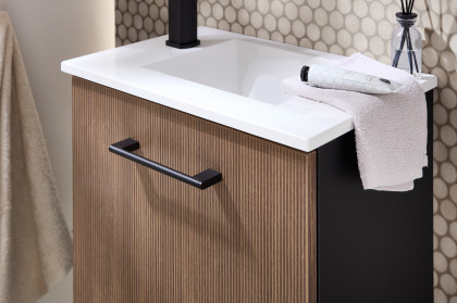 Serie 6910 von Pelipal - Gästebad in Linea Eiche dunkel