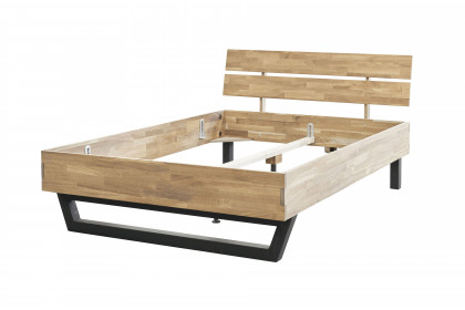 Davos von Elfo Möbel - Komfortbett Eiche geölt mit Holzkopfteil und Metallkufe