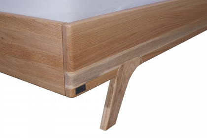 Amina von Sprenger Möbel - Bett mit Holzkopfteil Sumpfeiche geölt