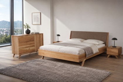 Amina von Sprenger Möbel - Bett mit Stoffkopfteil Sumpfeiche geölt