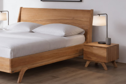 Amina von Sprenger Möbel - Bett mit Stoffkopfteil Sumpfeiche geölt