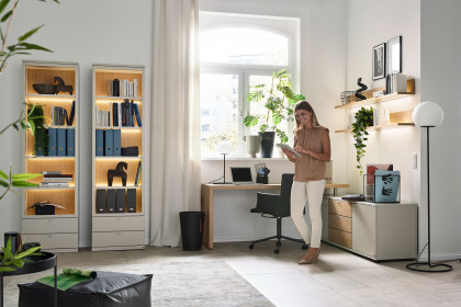 Kira-System von Musterring - Homeoffice-Büro mit Wandregalen