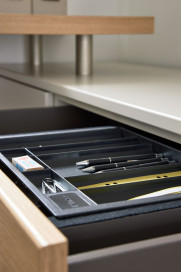 Kira-System von Musterring - Homeoffice-Büro mit Wandregalen