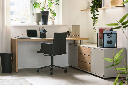 Kira-System von Musterring - Homeoffice-Büro mit Wandregalen