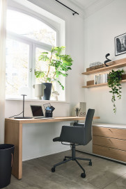 Kira-System von Musterring - Homeoffice-Büro mit Wandregalen