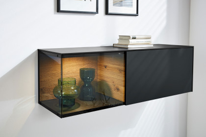 Q-Media 2.0 von Musterring - Hängevitrine 063 Lack schwarz/ Mattglas schwarz