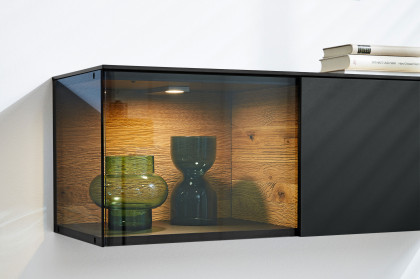 Q-Media 2.0 von Musterring - Hängevitrine 063 Lack schwarz/ Mattglas schwarz