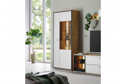 Domingo von IDEAL Möbel - Vitrine Eiche Artisan/ kaschmir Melamin