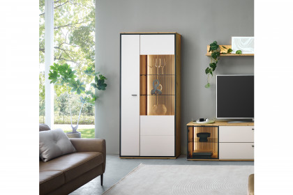 Domingo von IDEAL Möbel - Vitrine Eiche Artisan/ kaschmir Melamin