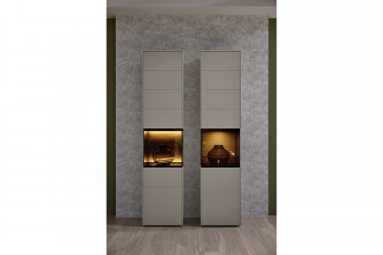 Q-Media 2.0 von Musterring - Vitrine 081 Lack fango/ Mattglas fango