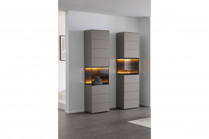 Q-Media 2.0 von Musterring - Vitrine Lack fango/ Mattglas fango