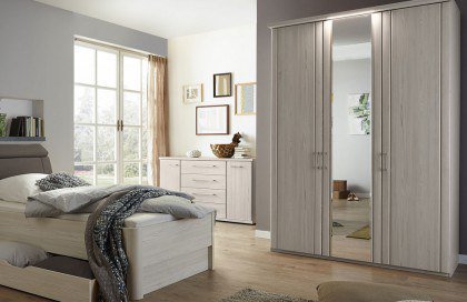 Mainau von Wiemann - Schlafzimmer Polar-Lärche-Nachbildung