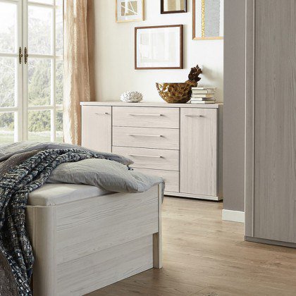 Mainau von Wiemann - Schlafzimmer Polar-Lärche-Nachbildung