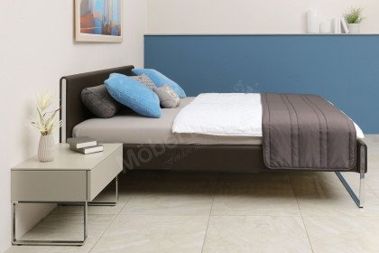 NEO von Hülsta - Schlafzimmer-Ausstattung seidengrau & dunkelbraun