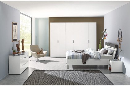 Fena von Hülsta - Schlafzimmer in Weiß mit betongrauen Akzenten