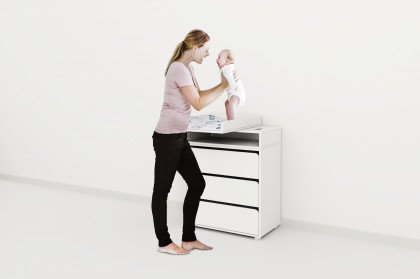 Baby-LE21 von FLEXA - weißer Wickeltisch mit drehbarer Platte