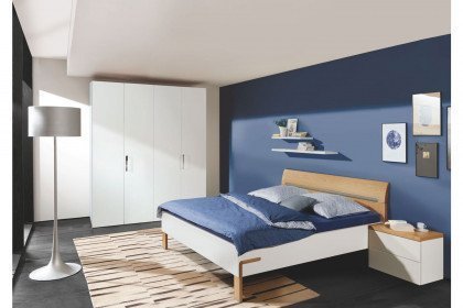 Dream von Hülsta - Schlafzimmer in Reinweiß mit Absetzung in Eiche