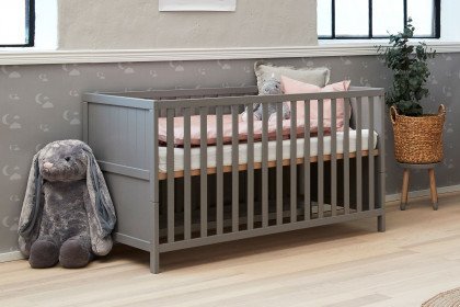 Luna von FLEXA - graues Babyzimmer im skandinavischen Stil