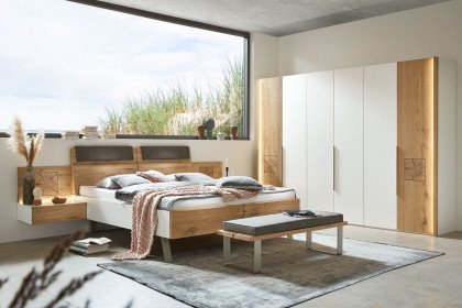 Axo von Thielemeyer - Schlafzimmer: Kleiderschrank, Bett & Nachtkonsolen